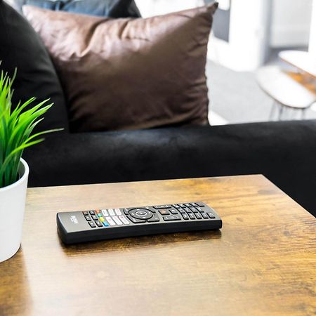 Luxe Apartment - Rowley Regis - Parking - Top Rated - Netflix - Wifi - 49Bg Cradley Heath エクステリア 写真