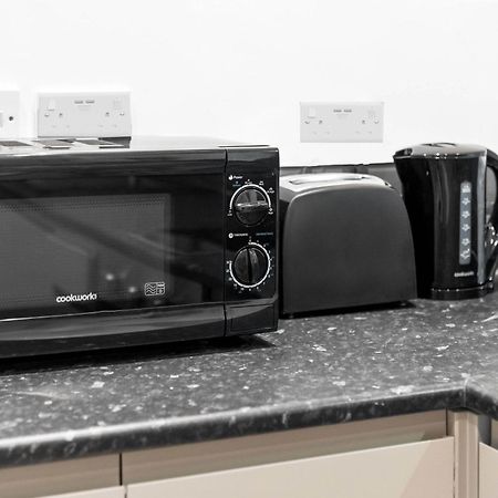 Luxe Apartment - Rowley Regis - Parking - Top Rated - Netflix - Wifi - 49Bg Cradley Heath エクステリア 写真