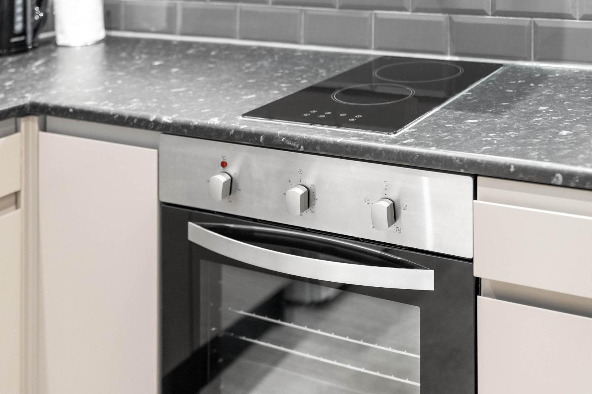 Luxe Apartment - Rowley Regis - Parking - Top Rated - Netflix - Wifi - 49Bg Cradley Heath エクステリア 写真