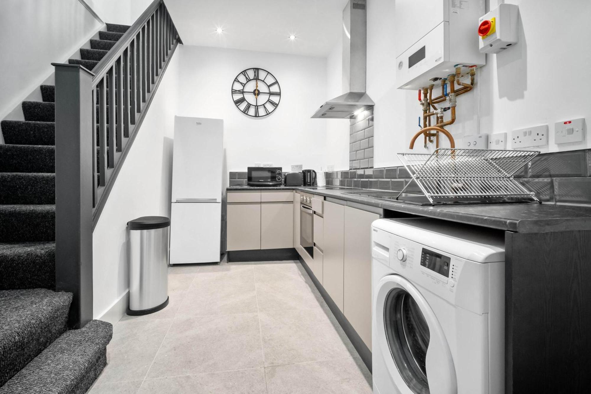 Luxe Apartment - Rowley Regis - Parking - Top Rated - Netflix - Wifi - 49Bg Cradley Heath エクステリア 写真